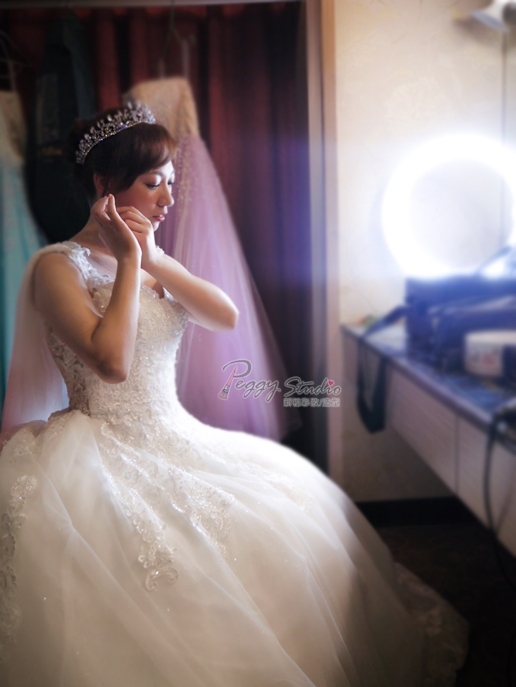 神似阿喜的正妹警察新娘來囉!!